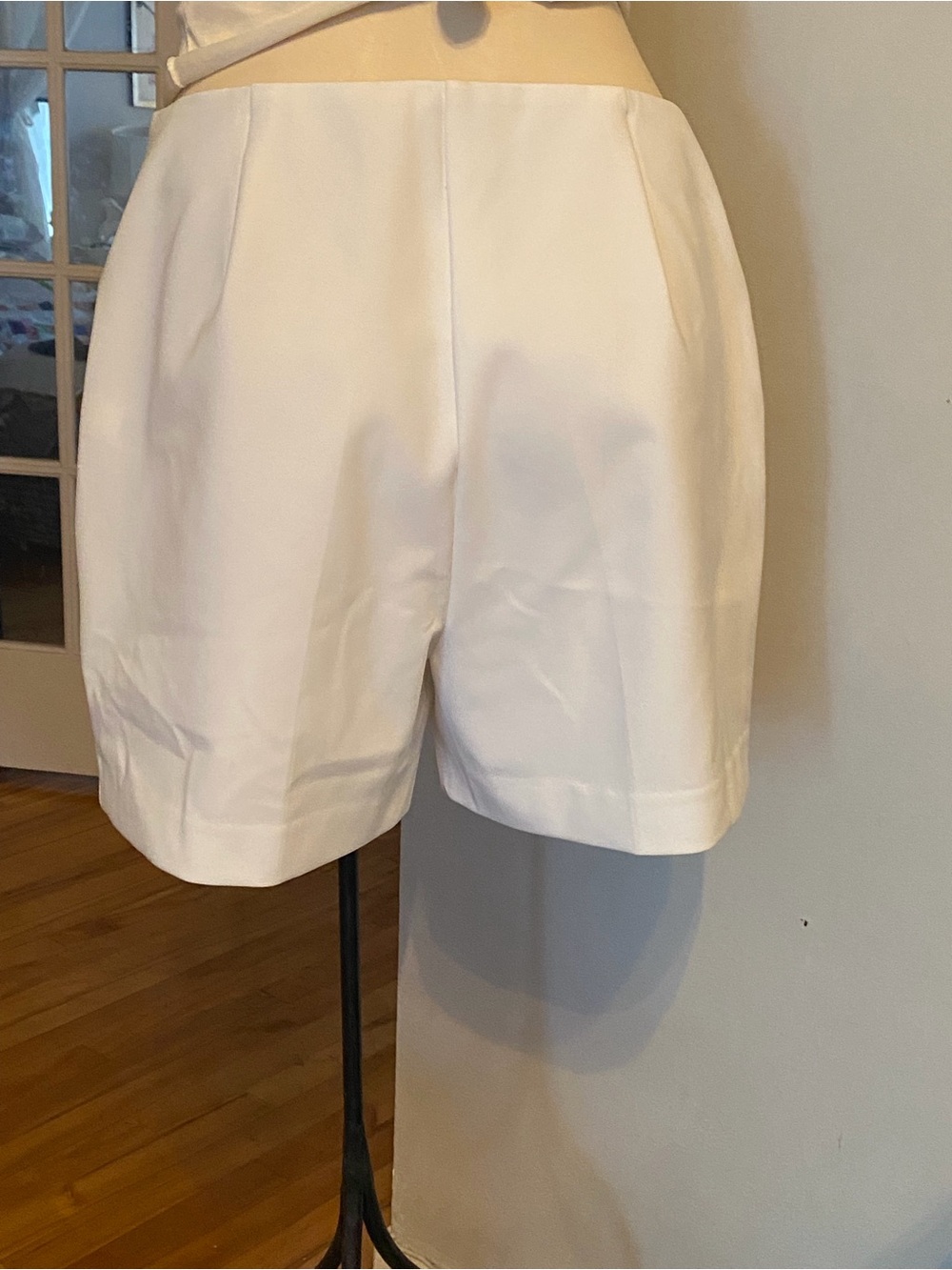 High-Rise White Tailored Women's Shorts - Picture 9 of 9